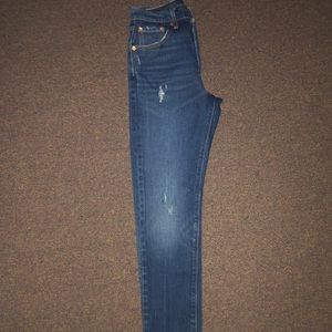 COPY - levi’s skinny jeans distressed ends